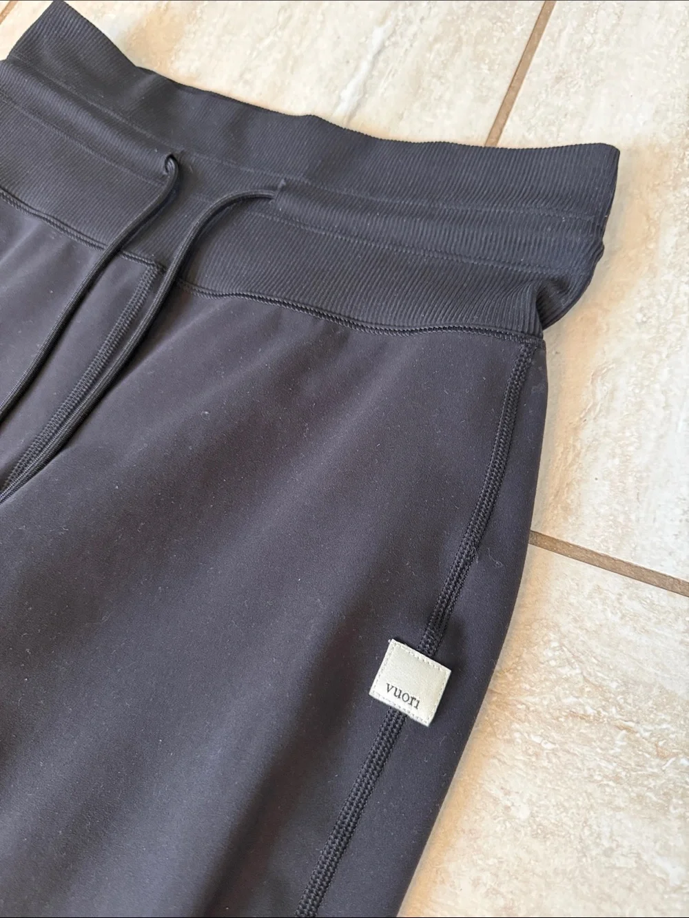 Vuori Daily Leggings Black High-Rise Drawstring - Picture 4 of 16